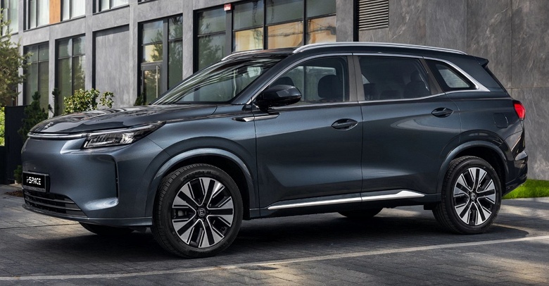 Российский гибридный кроссовер Evolute&nbsp;i-Space получит полный привод, в продаже &mdash; в первом квартале 2026 года